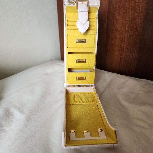 Lady M Mid - Autum Moon Festival Jewlery Box 2023 - Picture 5 of 8